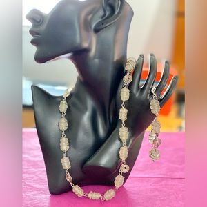 A handmade women’s necklace and bracelet set